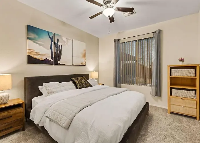 3br Hilltop Oasis With Pool Hot Tub & Mountain Views