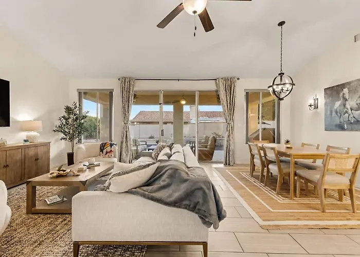 3br Hilltop Oasis With Pool Hot Tub & Mountain Views