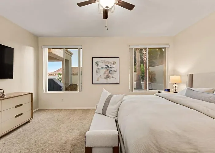 3br Hilltop Oasis With Pool Hot Tub & Mountain Views