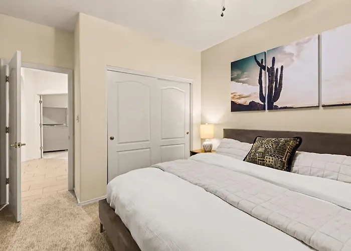 3br Hilltop Oasis With Pool Hot Tub & Mountain Views