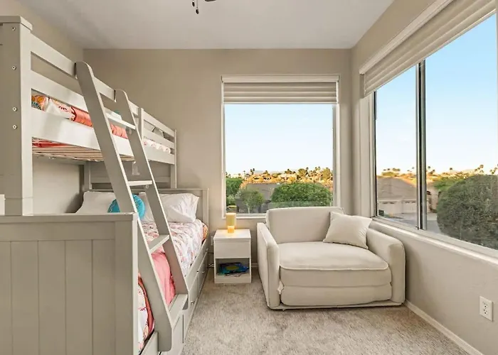 Holiday home 3br Hilltop Oasis With Pool Hot Tub & Mountain Views