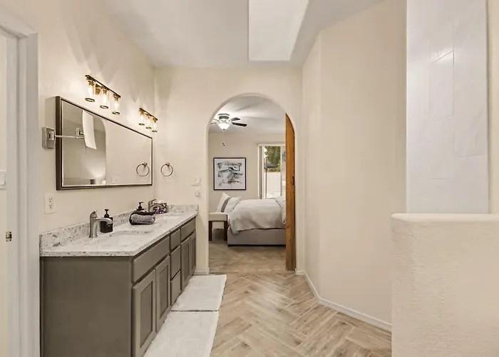 3br Hilltop Oasis With Pool Hot Tub & Mountain Views