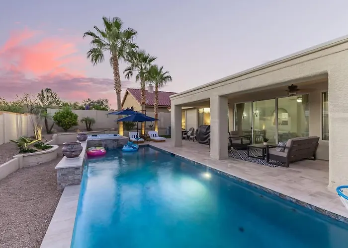 3br Hilltop Oasis With Pool Hot Tub & Mountain Views Holiday home