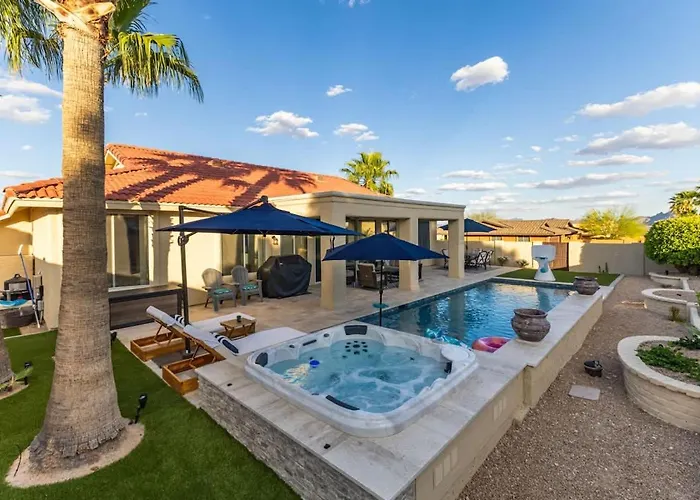 3br Hilltop Oasis With Pool Hot Tub & Mountain Views Holiday home
