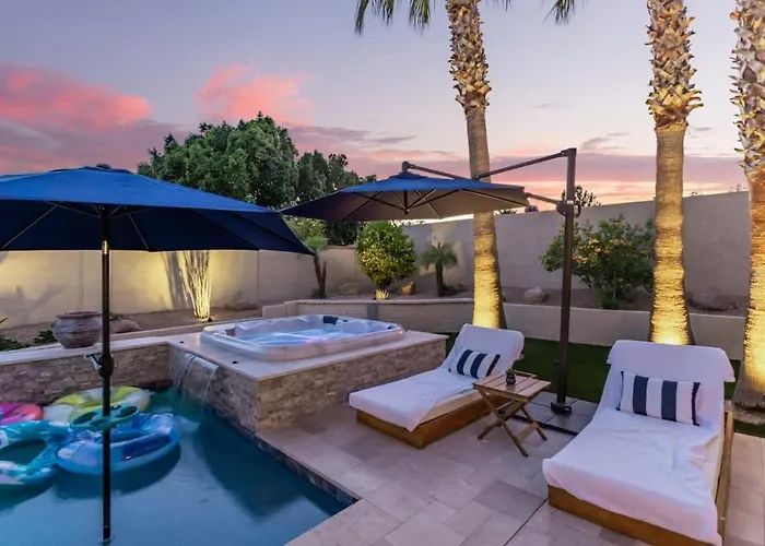 Holiday home 3br Hilltop Oasis With Pool Hot Tub & Mountain Views