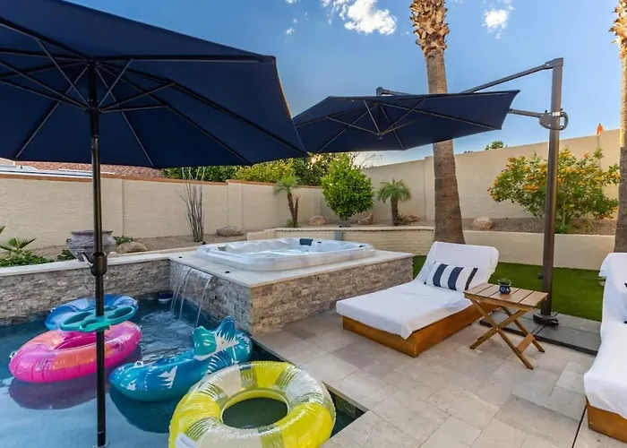 3br Hilltop Oasis With Pool Hot Tub & Mountain Views