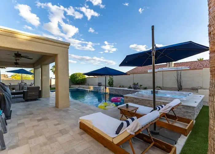 Holiday home 3br Hilltop Oasis With Pool Hot Tub & Mountain Views *